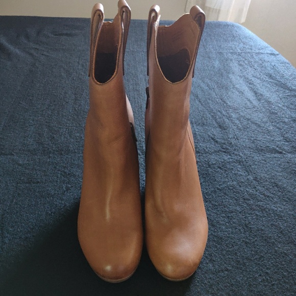 Boots - Picture 2 of 3